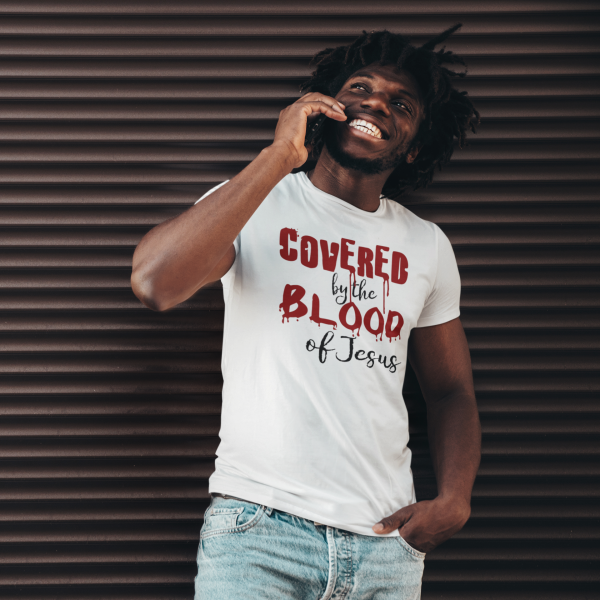 Covered by the blood of Jesus - Christelijk heren T-shirt