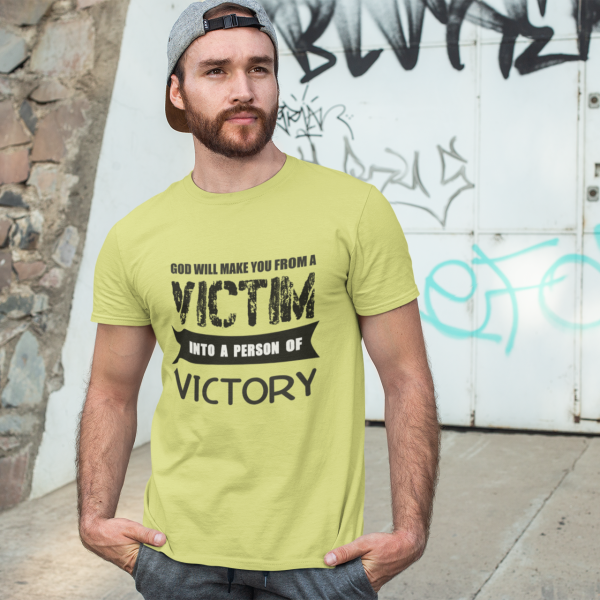 From Victim to Victory - Christelijk heren T-shirt