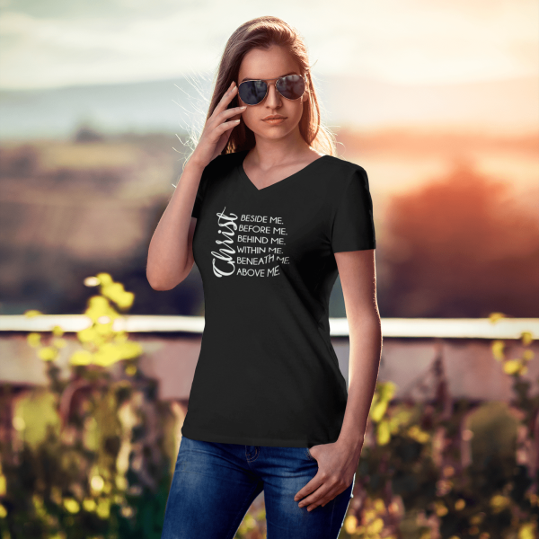 Christelijk dames V-hals shirt - Christ everywhere