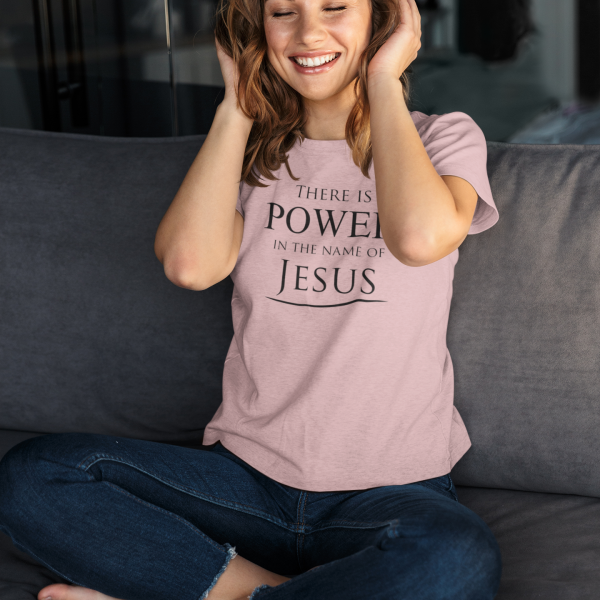 Christelijk dames T-shirt - 28 kleuren - Power in the name of Jesus