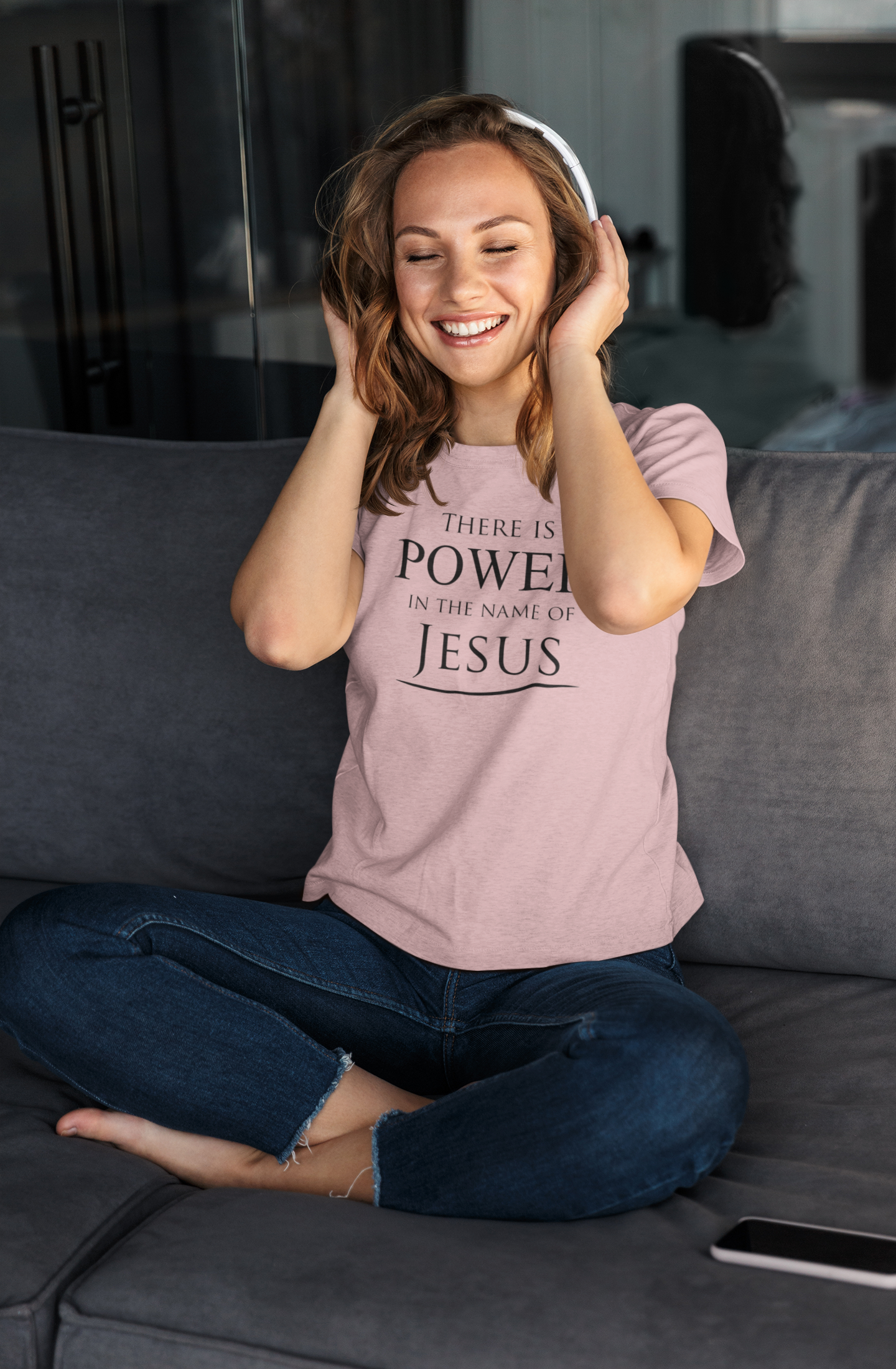 Christelijk dames T-shirt - 28 kleuren - Power in the name of Jesus